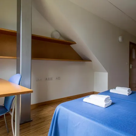 Hostal Residencia Universitaria Resa O Castro *